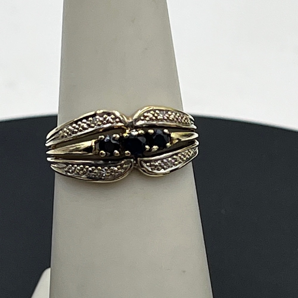 SC‎ 375 Two Tone Victorian Heirloom 9k Sapphire Diamond Chip Accent Ring Sz 6.5